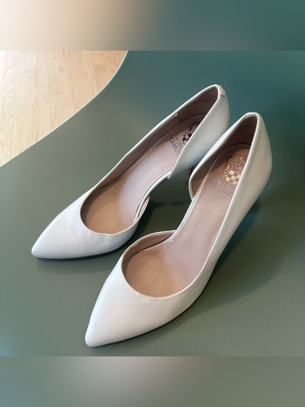 VINCE CAMUTO Women’s White Leather D’Orsey Pumps Sz 10